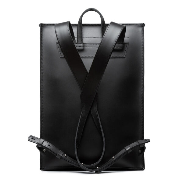 Minimalist black leather backpack ARCH EDGE BACKPACK BLACK with a structured silhouette and adjustable straps.