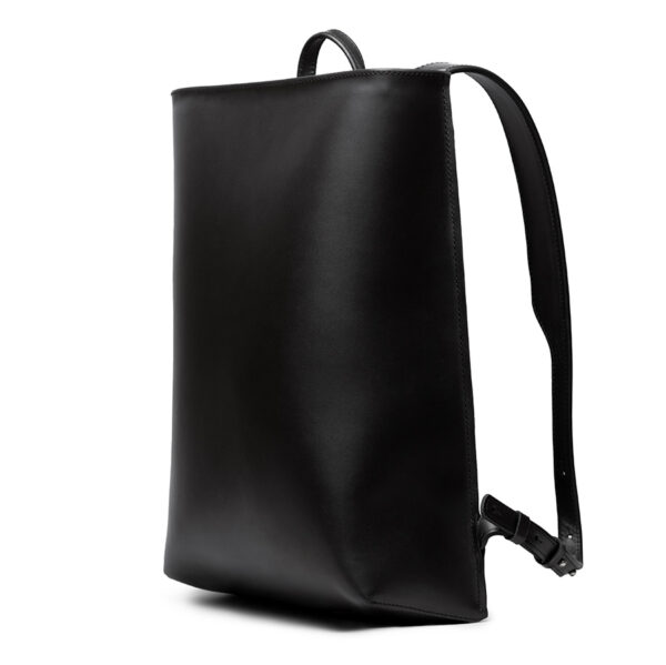 Minimalist black leather backpack ARCH EDGE BACKPACK BLACK with a structured silhouette and adjustable straps.