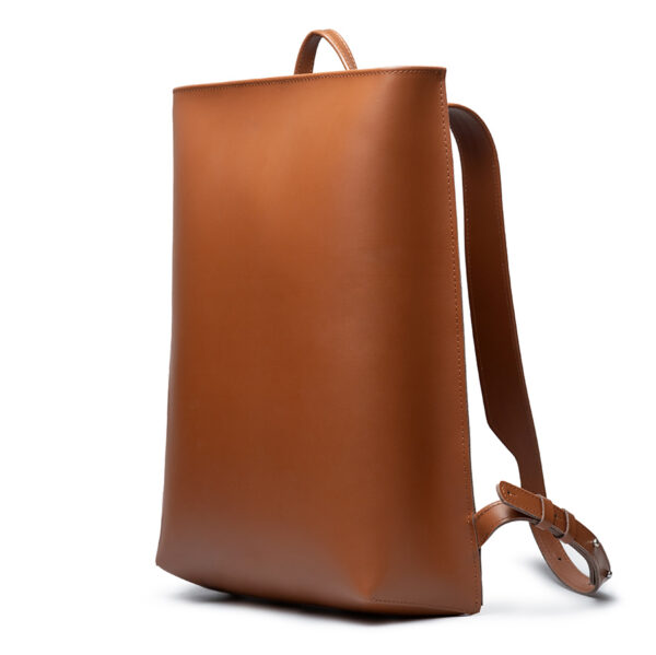 Minimalist brown leather backpack ARCH EDGE BACKPACK BROWN with a structured silhouette and adjustable straps.