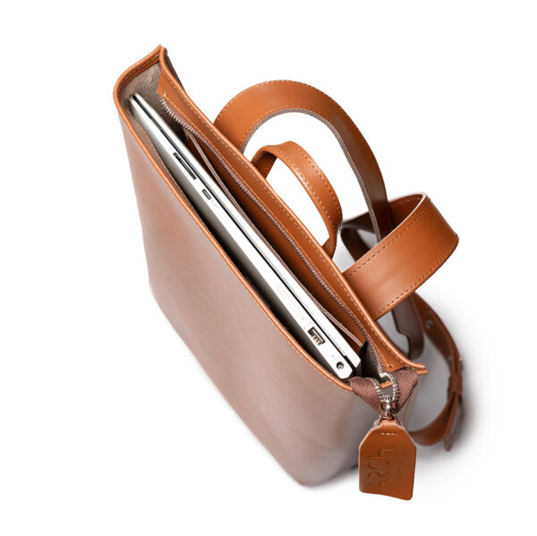 Minimalist brown leather backpack ARCH EDGE BACKPACK BROWN with a structured silhouette and adjustable straps.